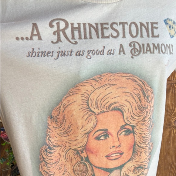 Dolly Parton Vintage-Style Graphic Tee – “A Rhinestone Shines Just as Good as a - Picture 2 of 2